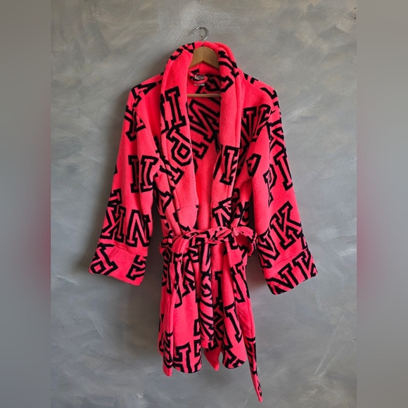 Victorias Secret PINK Robe Short Plush Soft Logo Bath Cozy Women M/L - Picture 1 of 4